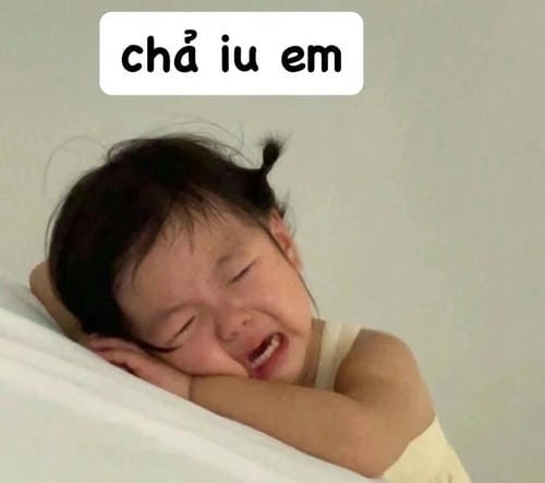 đau ở đây này meme dễ thương 