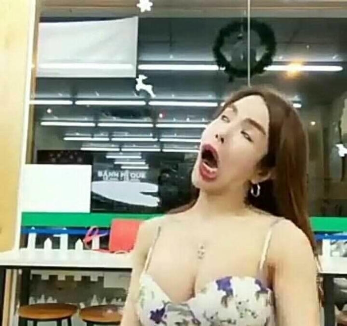 meme khùng cô gái