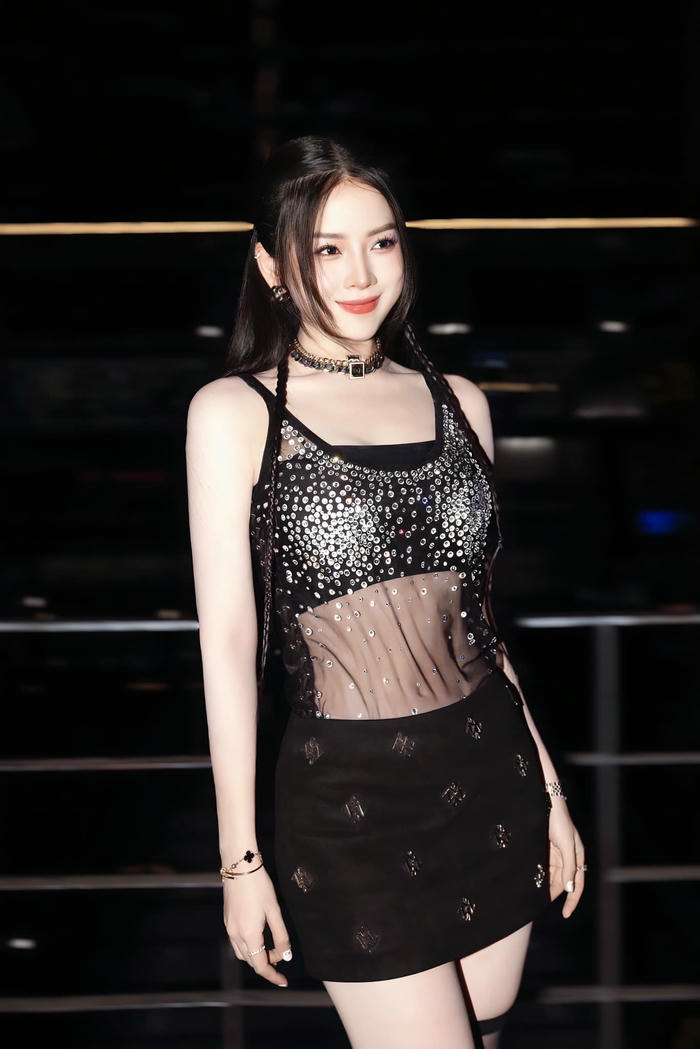 DJ Mie bikini trẻ trung