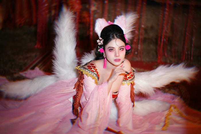 ảnh Linh Miu thời trang táo bạo