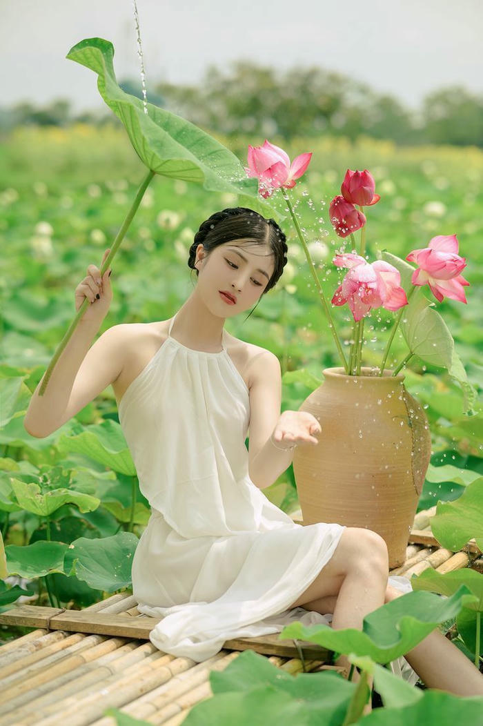 ảnh áo yếm khoe bờ ngực