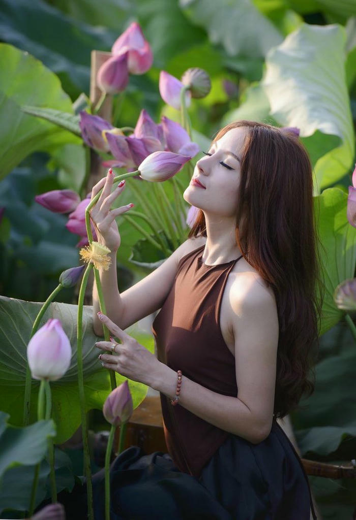 ảnh áo yếm thả rông nude