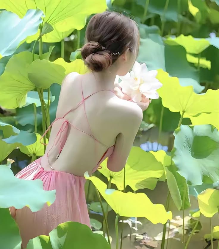 ảnh dáng ngọc ngà trong yếm