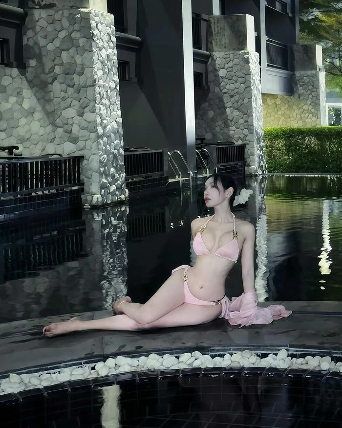 ảnh gái mặc bikini khoe dáng