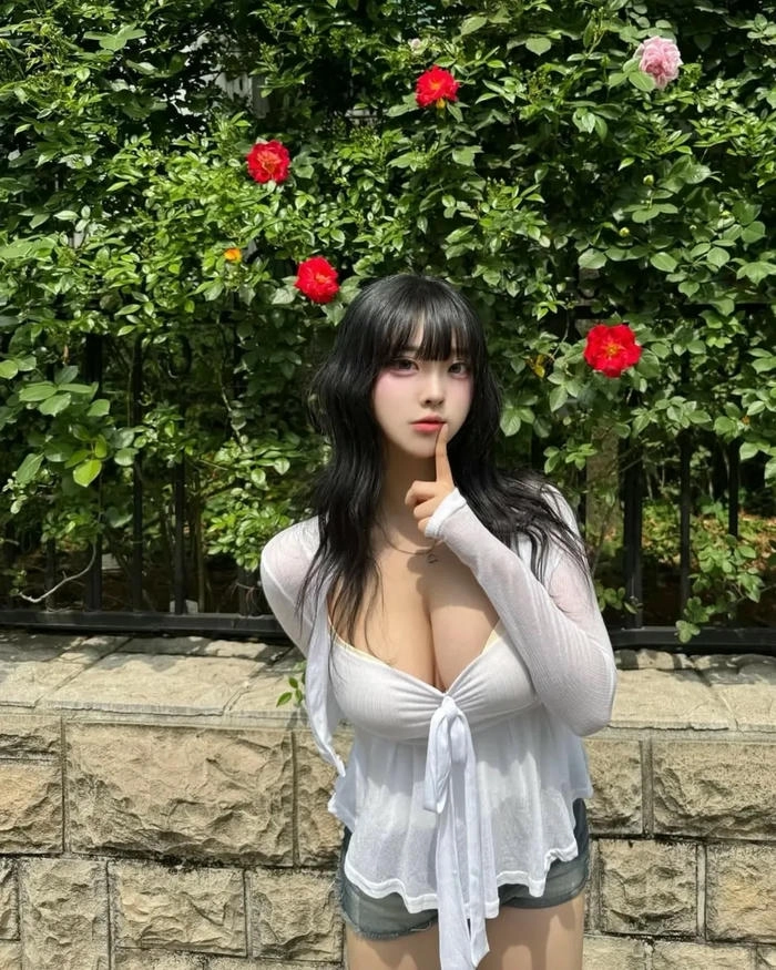 ảnh gái múp trắng trẻo