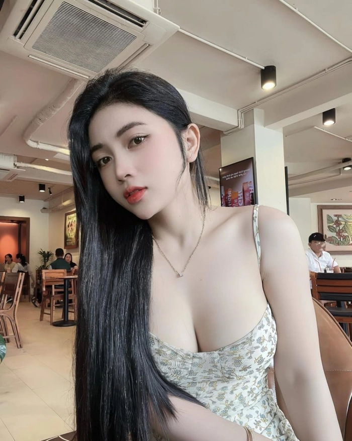 ảnh gái ngực to bự
