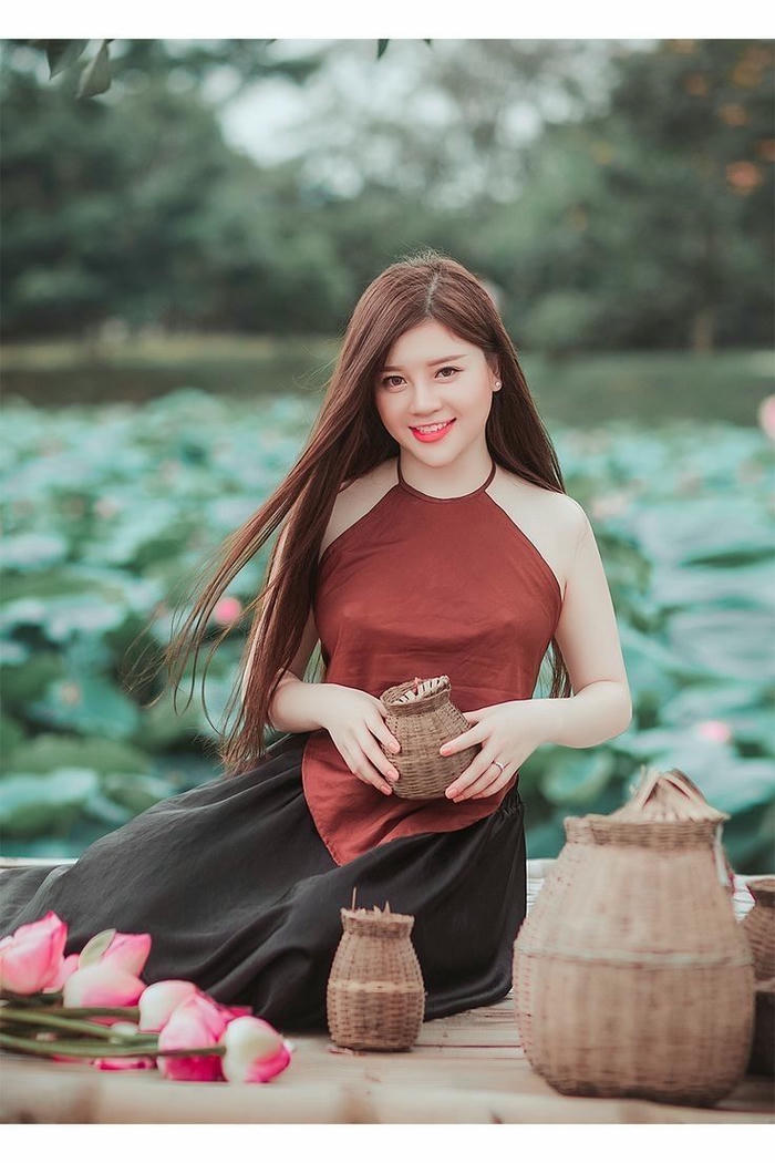 ảnh nàng mặc áo yếm buông