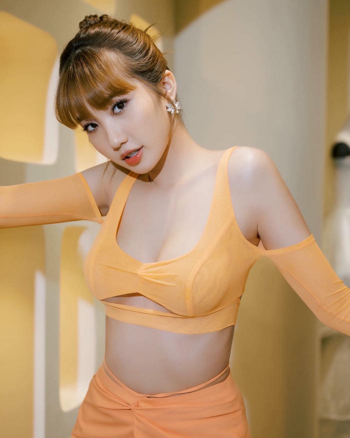 ảnh nóng bỏng khánh huyền sexy