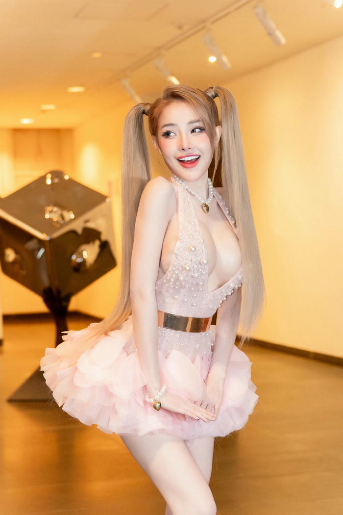 ảnh sexy của ngân 98 phong cách sang chảnh