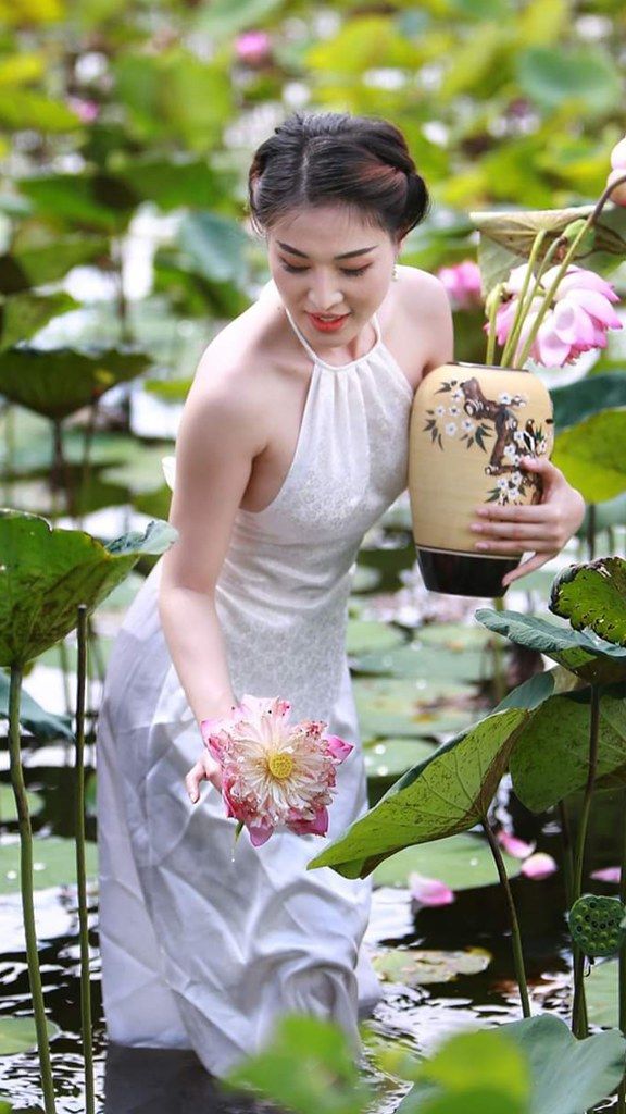 ảnh thiếu nữ áo yếm thả