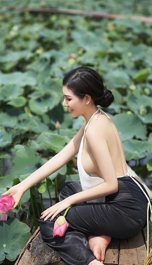áo yếm sexy cuốn hút