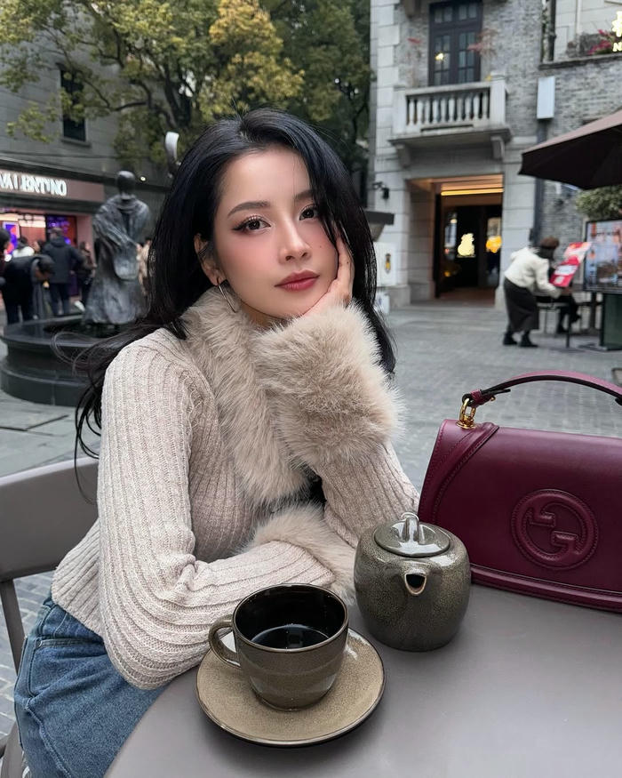 chipu khoe vai trần