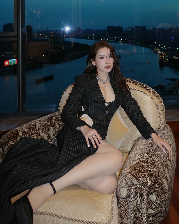 chipu tạo dáng quyến rũ