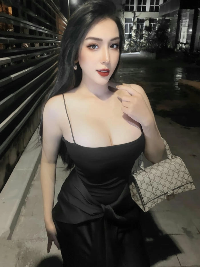 hình ảnh gái khoe ngực cực đẹp