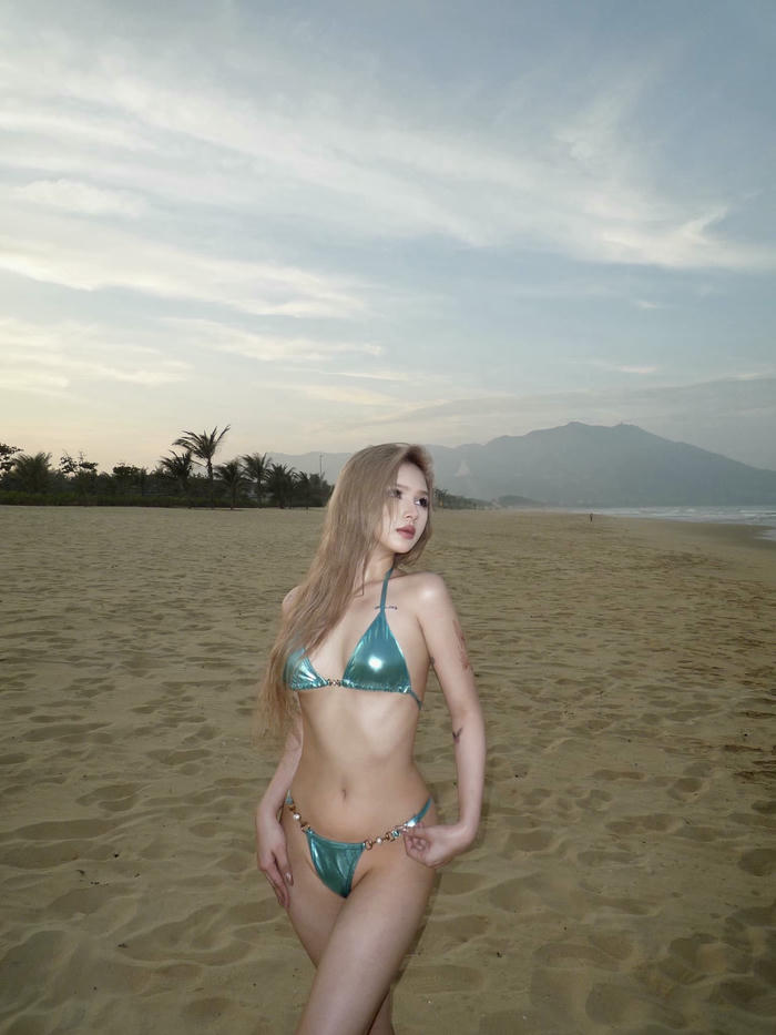 hot girl xoài non bikini hồ bơi
