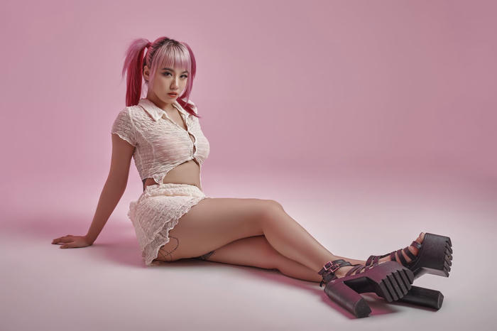 shoot ảnh Linh Miu cuốn hút